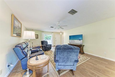 House in Sarasota, Florida 2 bedrooms, 163.14 sq.m. № 2213133 - photo 10