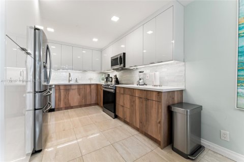 Copropriété à louer à Miami Beach, Floride: 2 chambres, 174.19 m2 № 2015165 - photo 17