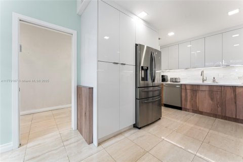 Copropriété à louer à Miami Beach, Floride: 2 chambres, 174.19 m2 № 2015165 - photo 18