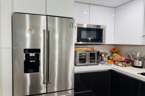 Condominio en venta en Miami, Florida, 2 dormitorios, 100.33 m2 № 1764682 - foto 13