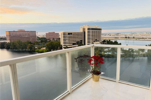 Condominio en venta en Miami, Florida, 2 dormitorios, 100.33 m2 № 1764682 - foto 1