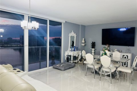 Condominio en venta en Miami, Florida, 2 dormitorios, 100.33 m2 № 1764682 - foto 2