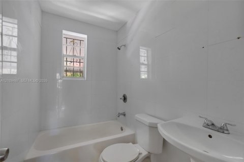 Immobilier commercial à vendre à Miami, Floride: 131.83 m2 № 2428097 - photo 20