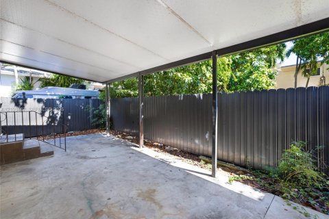 Immobilier commercial à vendre à Miami, Floride: 131.83 m2 № 2428097 - photo 6