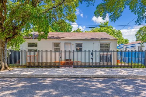 Immobilier commercial à Miami, Floride 131.83 m2 № 2428097