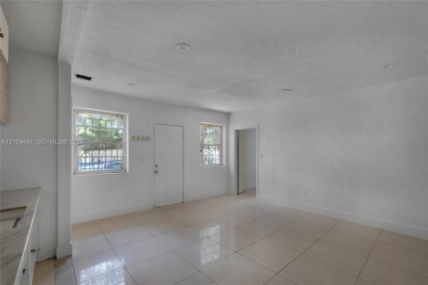 Immobilier commercial à vendre à Miami, Floride: 131.83 m2 № 2428097 - photo 11