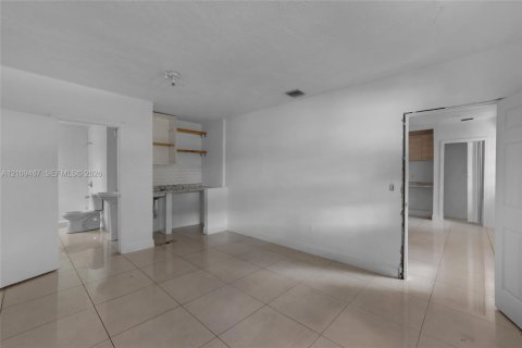 Immobilier commercial à vendre à Miami, Floride: 131.83 m2 № 2428097 - photo 13