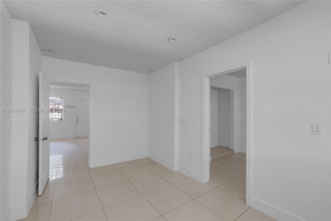 Immobilier commercial à vendre à Miami, Floride: 131.83 m2 № 2428097 - photo 18
