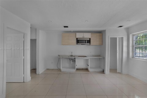 Immobilier commercial à vendre à Miami, Floride: 131.83 m2 № 2428097 - photo 10