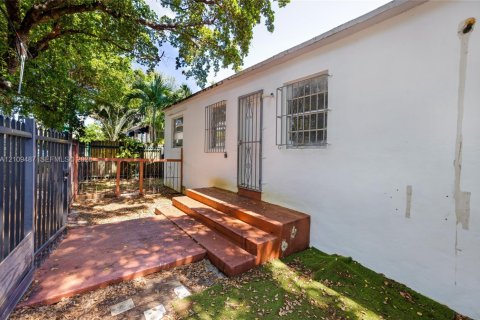 Immobilier commercial à vendre à Miami, Floride: 131.83 m2 № 2428097 - photo 4