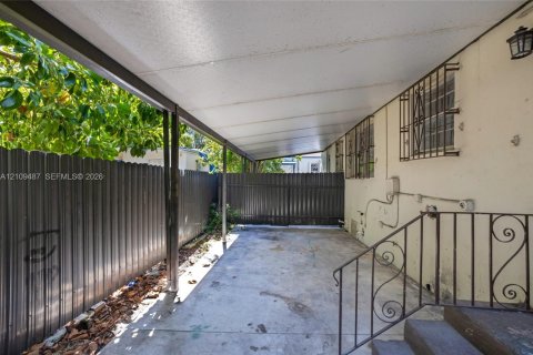 Immobilier commercial à vendre à Miami, Floride: 131.83 m2 № 2428097 - photo 7