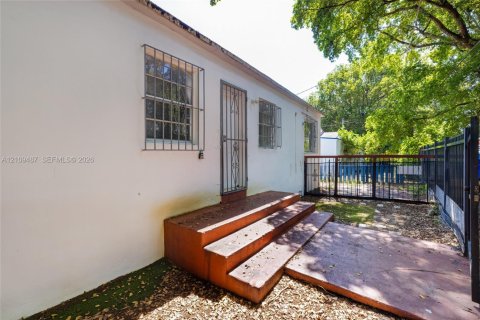 Immobilier commercial à vendre à Miami, Floride: 131.83 m2 № 2428097 - photo 5