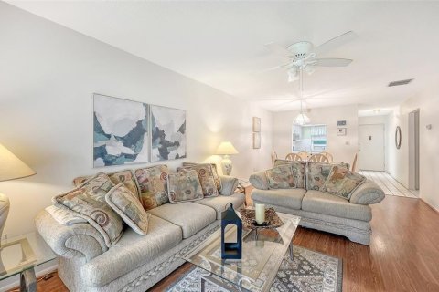 Condo in Sarasota, Florida, 2 bedrooms  № 2236800 - photo 9
