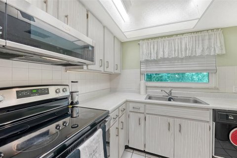 Condo in Sarasota, Florida, 2 bedrooms  № 2236800 - photo 13