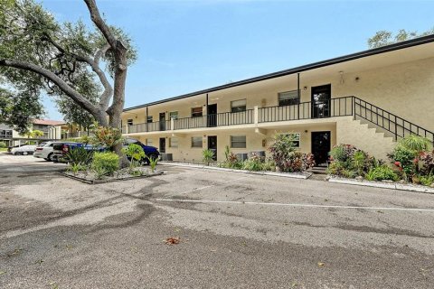 Condo in Sarasota, Florida, 2 bedrooms  № 2236800 - photo 2