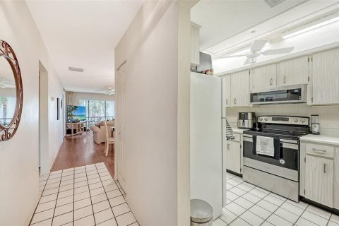Condo in Sarasota, Florida, 2 bedrooms  № 2236800 - photo 11