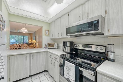 Condo in Sarasota, Florida, 2 bedrooms  № 2236800 - photo 12
