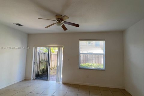 Touwnhouse à vendre à Cutler Bay, Floride: 3 chambres, 143.26 m2 № 1936989 - photo 6