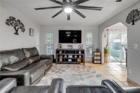 House in Edgewater, Florida 3 bedrooms, 115.94 sq.m. № 1907553 - photo 9