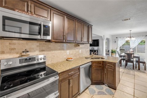 House in Edgewater, Florida 3 bedrooms, 115.94 sq.m. № 1907553 - photo 19