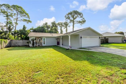 House in Edgewater, Florida 3 bedrooms, 115.94 sq.m. № 1907553 - photo 2