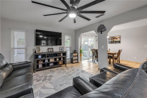 House in Edgewater, Florida 3 bedrooms, 115.94 sq.m. № 1907553 - photo 10