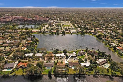 House in Miami, Florida 4 bedrooms, 246.56 sq.m. № 2067673 - photo 25