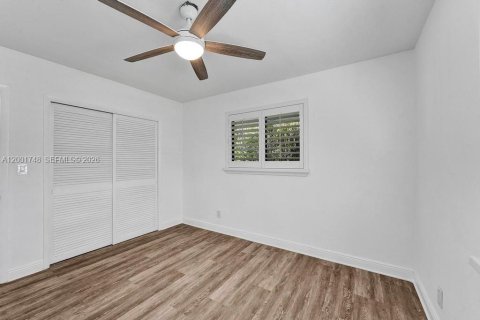 House in Miami, Florida 4 bedrooms, 246.56 sq.m. № 2067673 - photo 18