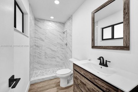House in Miami, Florida 4 bedrooms, 246.56 sq.m. № 2067673 - photo 16