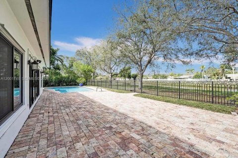 House in Miami, Florida 4 bedrooms, 246.56 sq.m. № 2067673 - photo 5