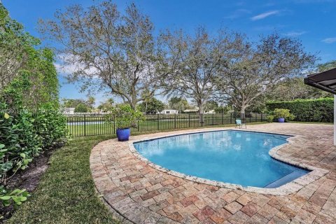 House in Miami, Florida 4 bedrooms, 246.56 sq.m. № 2067673 - photo 6