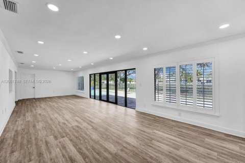 House in Miami, Florida 4 bedrooms, 246.56 sq.m. № 2067673 - photo 4