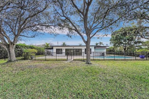 House in Miami, Florida 4 bedrooms, 246.56 sq.m. № 2067673 - photo 8