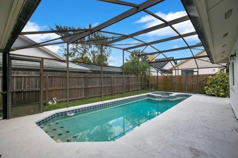 House in Lake Mary, Florida 4 bedrooms, 195.09 sq.m. № 1913782 - photo 5