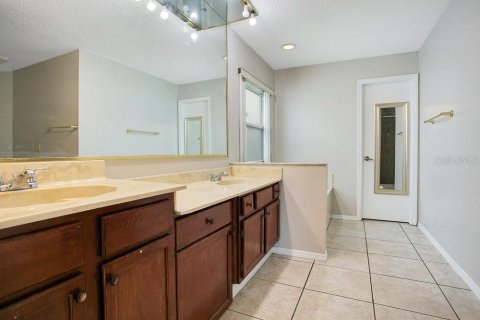 House in Lake Mary, Florida 4 bedrooms, 195.09 sq.m. № 1913782 - photo 26