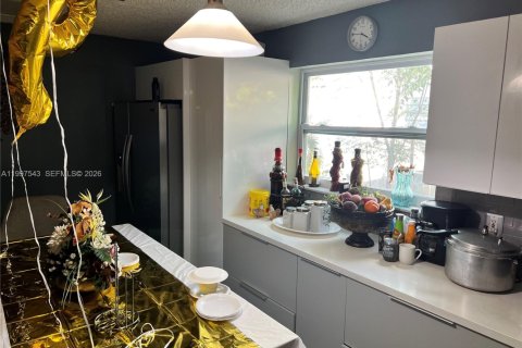 House in Homestead, Florida 5 bedrooms, 219.99 sq.m. № 2066638 - photo 9