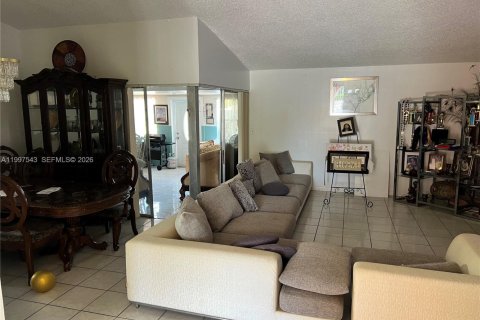 House in Homestead, Florida 5 bedrooms, 219.99 sq.m. № 2066638 - photo 10