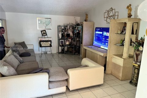 House in Homestead, Florida 5 bedrooms, 219.99 sq.m. № 2066638 - photo 11