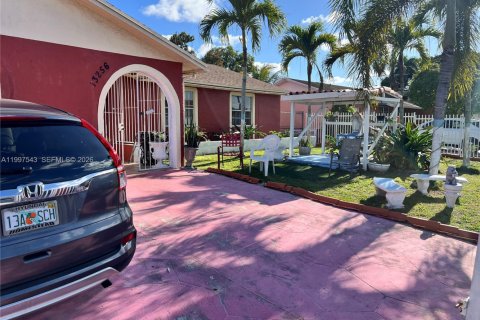 House in Homestead, Florida 5 bedrooms, 219.99 sq.m. № 2066638 - photo 3