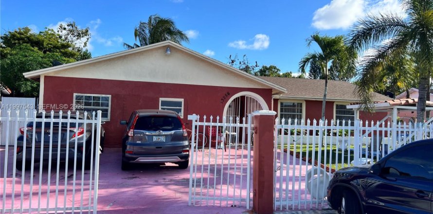 House in Homestead, Florida 5 bedrooms, 219.99 sq.m. № 2066638