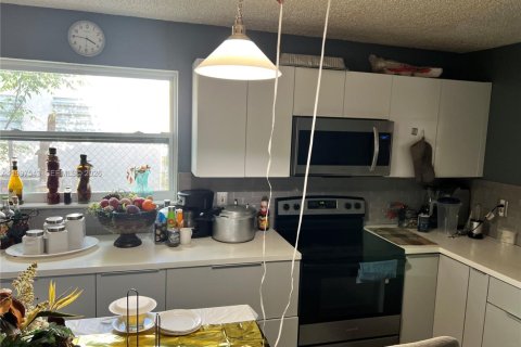 House in Homestead, Florida 5 bedrooms, 219.99 sq.m. № 2066638 - photo 8