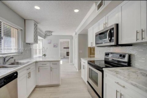 Casa en venta en Wellington, Florida, 5 dormitorios, 180.79 m2 № 2088766 - foto 8