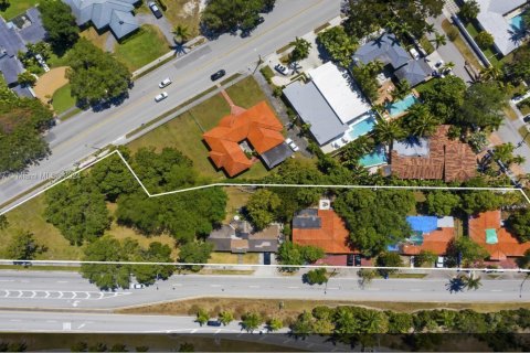 Commercial property in Miami, Florida № 1989807 - photo 1