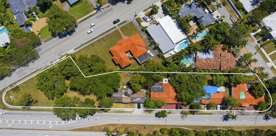 Commercial property in Miami, Florida № 1989807