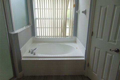 House in Clermont, Florida 6 bedrooms, 216.56 sq.m. № 2227722 - photo 12