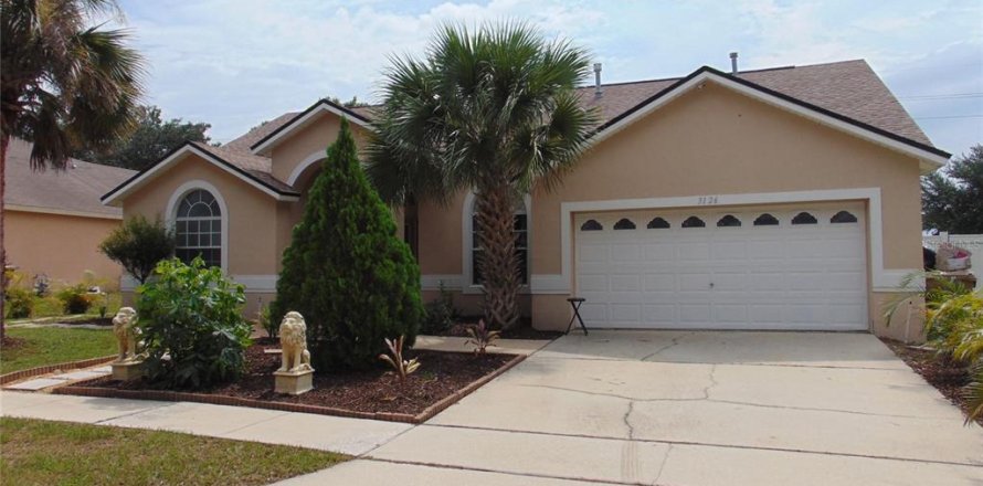 House in Clermont, Florida 6 bedrooms, 216.56 sq.m. № 2227722