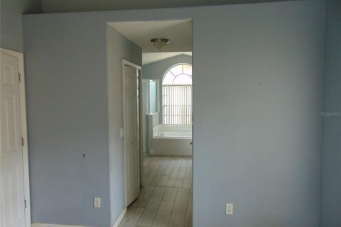 House in Clermont, Florida 6 bedrooms, 216.56 sq.m. № 2227722 - photo 9