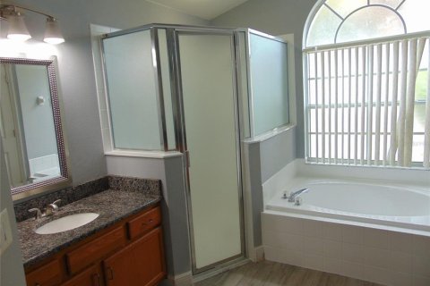House in Clermont, Florida 6 bedrooms, 216.56 sq.m. № 2227722 - photo 14