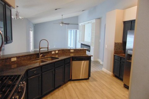 House in Clermont, Florida 6 bedrooms, 216.56 sq.m. № 2227722 - photo 17