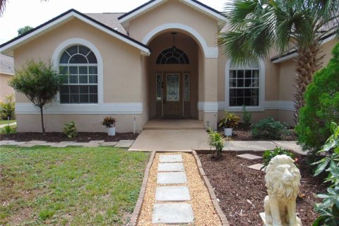 House in Clermont, Florida 6 bedrooms, 216.56 sq.m. № 2227722 - photo 2
